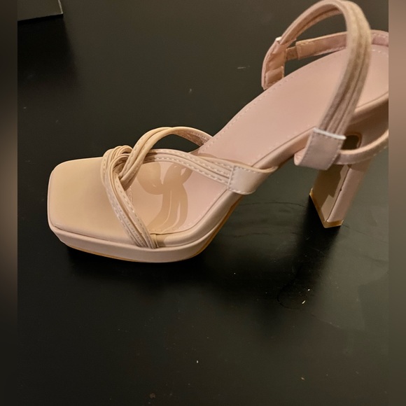 NEWBELLA

Ankle Strap Heel Sandals NWT